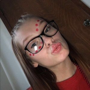 Meet your Posher, Ahmara